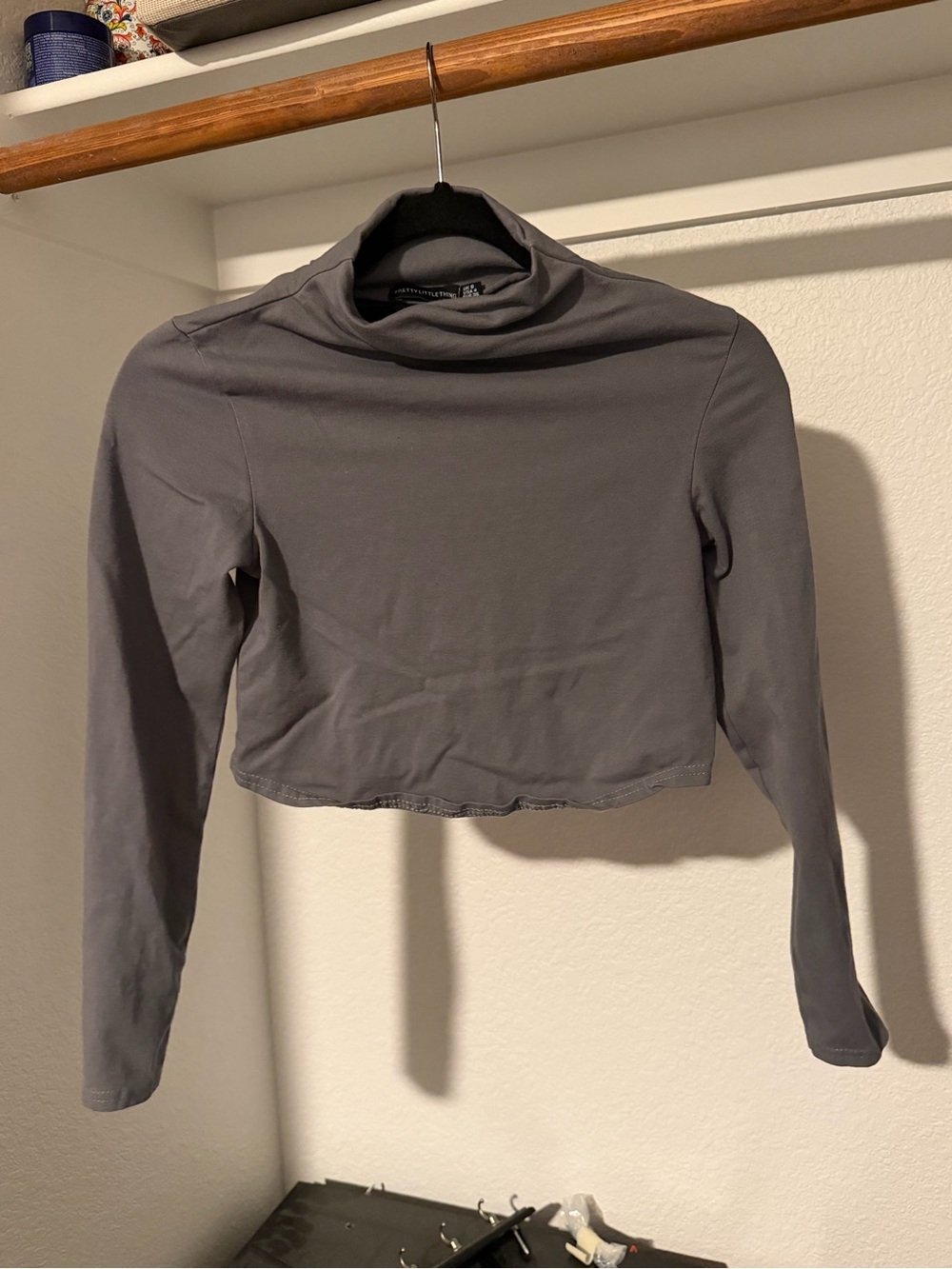 PrettyLittleThing Charcoal Gray Cropped Turtleneck Top
